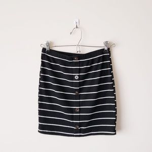 Forever 21 Mini Skirt Black & White Striped Ribbed with Button design size small